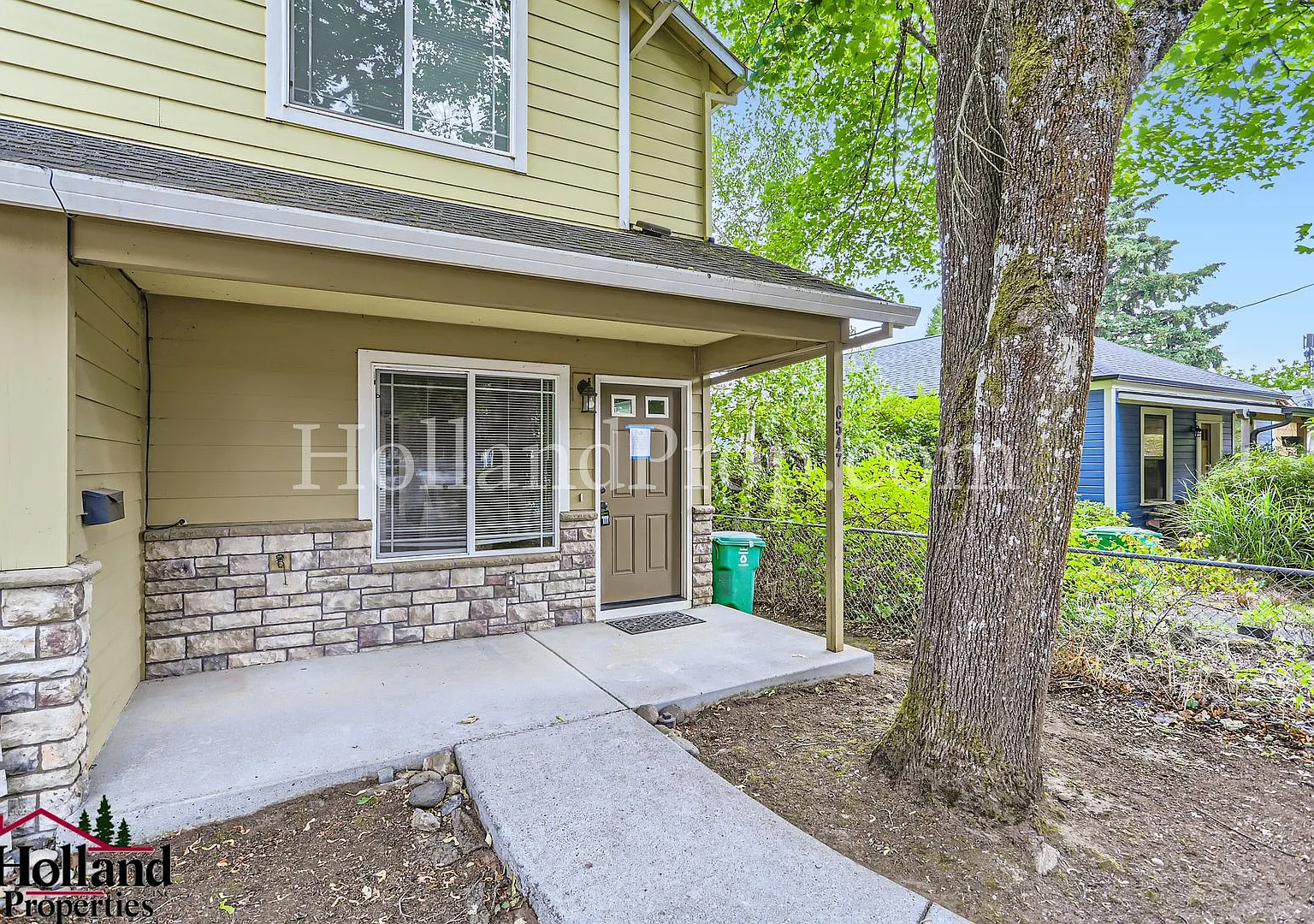 Charming 3-Bedroom Duplex In The Heart Of Woodstock! Best Price $2,295! — Photo 2