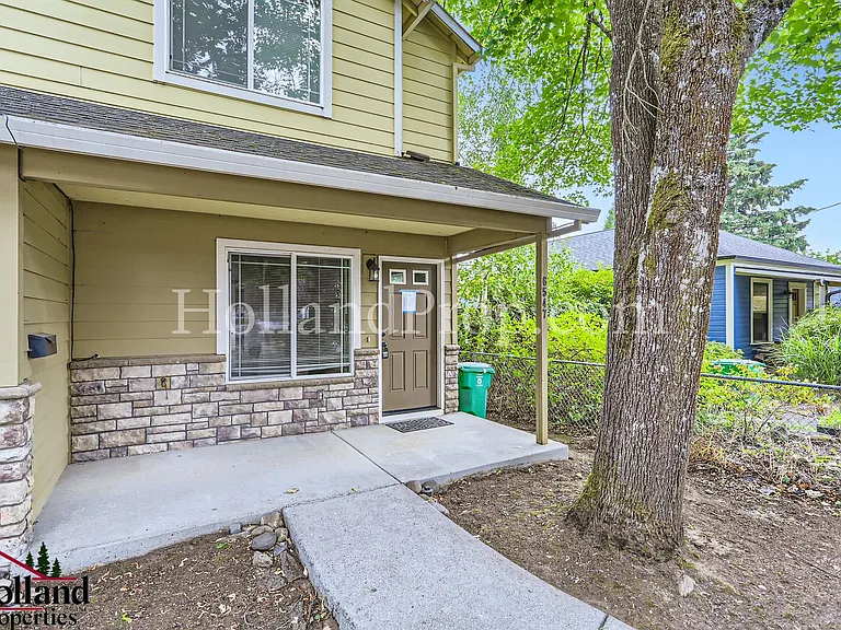 6547 SE Woodstock Blvd — Photo 2