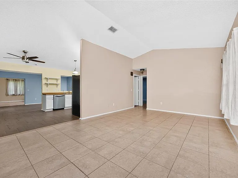 18407 Avon Ave — Photo 5