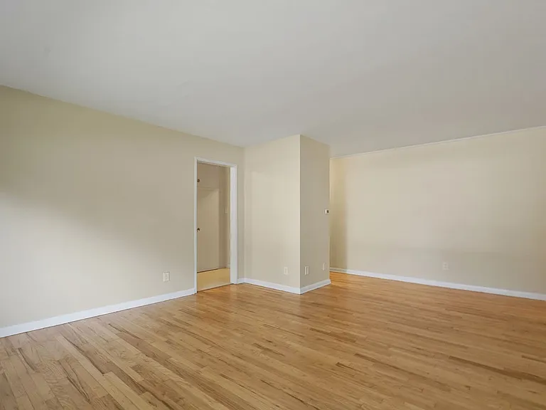 1240 Cedar Ave — Photo 6