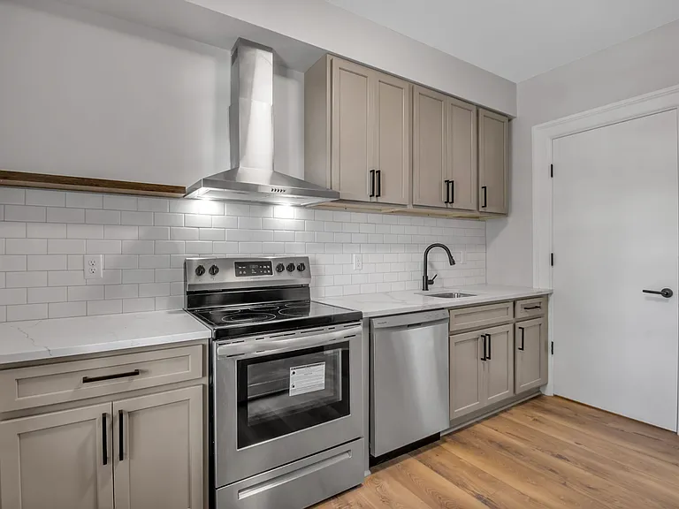 273 Richmond Avenue — Photo 16