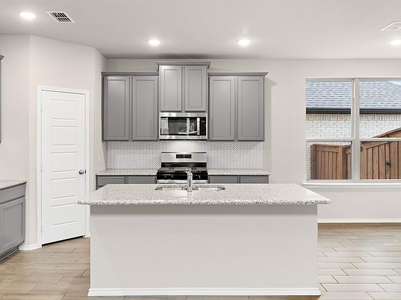 4th image of 1632 Meadow Crest Dr
