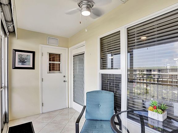 3rd image of 806 SE 7th Street #403
