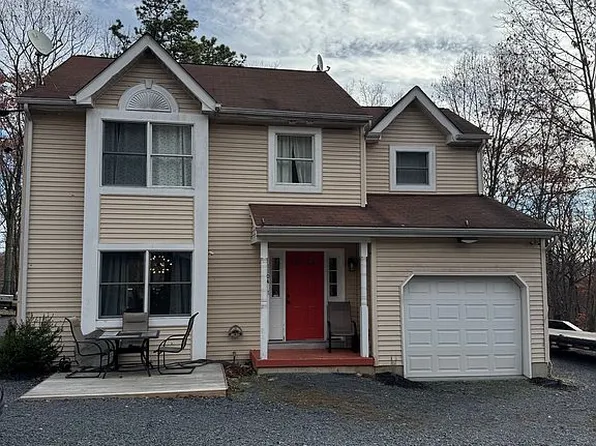 1104 Maple Lake Dr, Bushkill, PA 18324