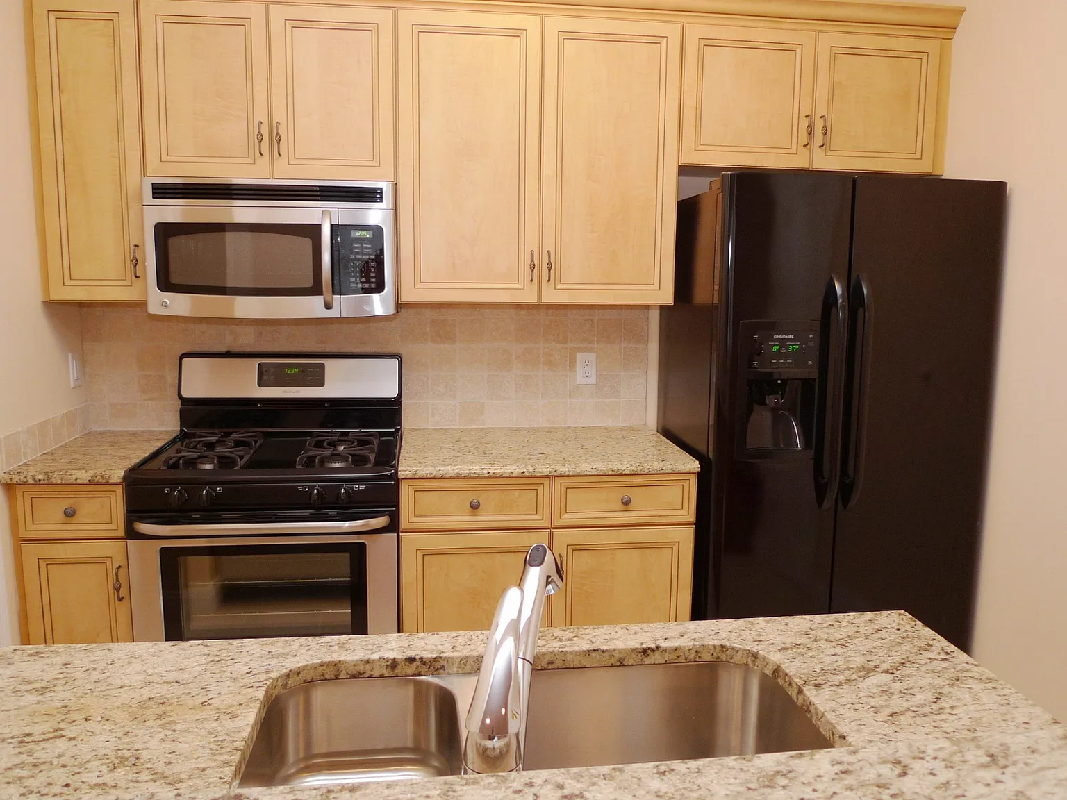 2 bed, $3,650 — Photo 3