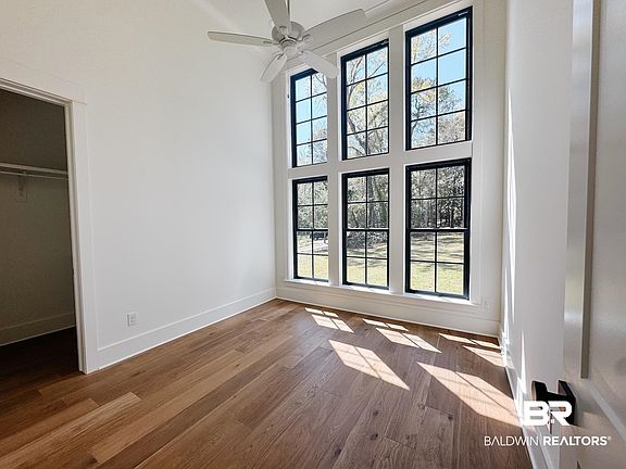 3rd image of 22552 Main St