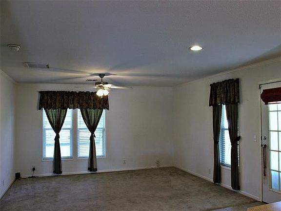 5th image of 3832 Plaza Dr