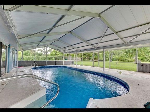 2nd image of 2492 Sable Ave #1