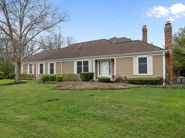 17 Sommerset Ln, Lincolnshire, IL 60069