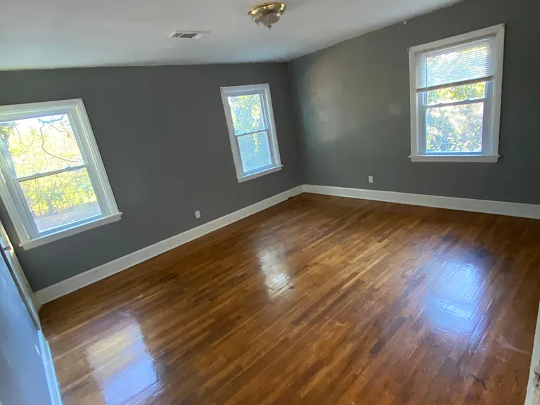132 W South St — Photo 7