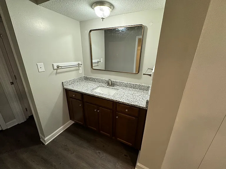Avery Close Condominiums — Photo 54