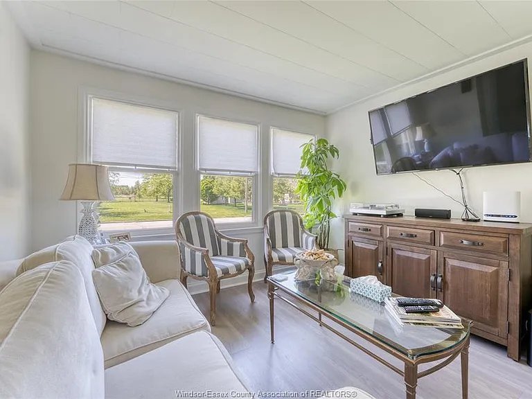 4062 Roseland Dr E — Photo 6
