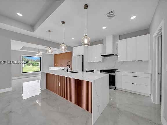5th image of 2507 39th St SW