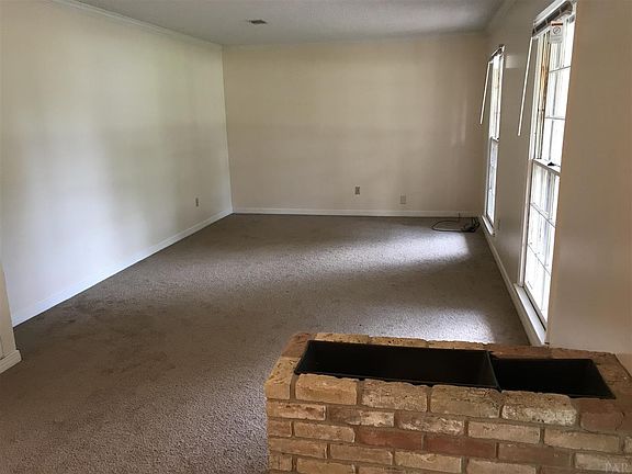 2nd image of 2912 Glenn St