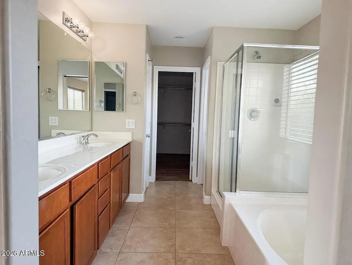 4 bed, 2.5 bath, 2356 sqft, $2,599 — Photo 4
