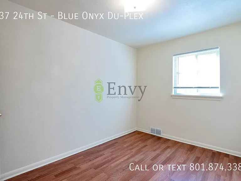 937 24th St #BLUE ONYX DU-PLEX — Photo 9