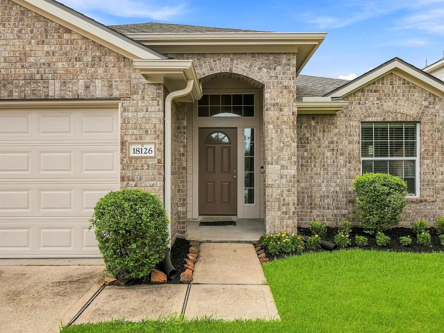 3 bed, 2.0 bath, 1786 sqft, $2,400 — Photo 4