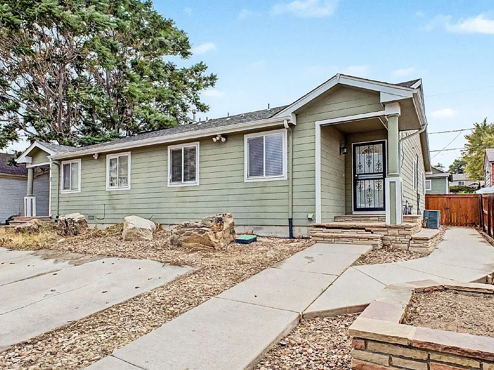 2073 W Hillside Ave