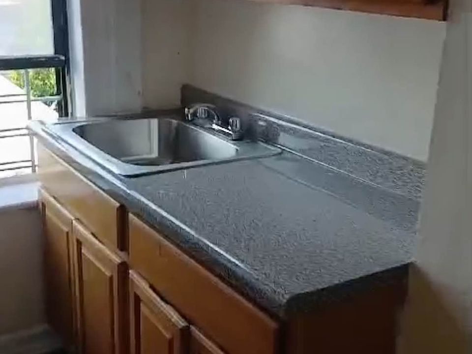 2nd image of 130 Glen St APT 88