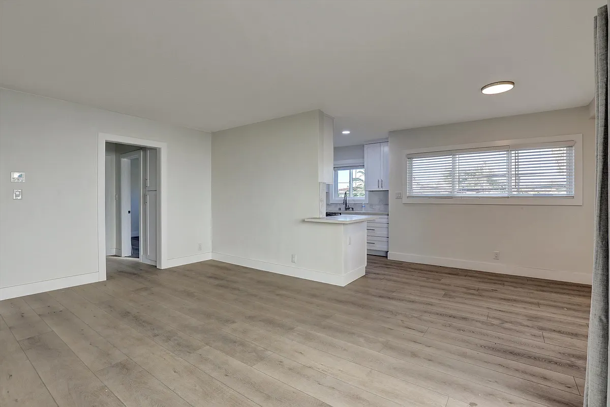 Building Photo - 811 Buena Vis #9