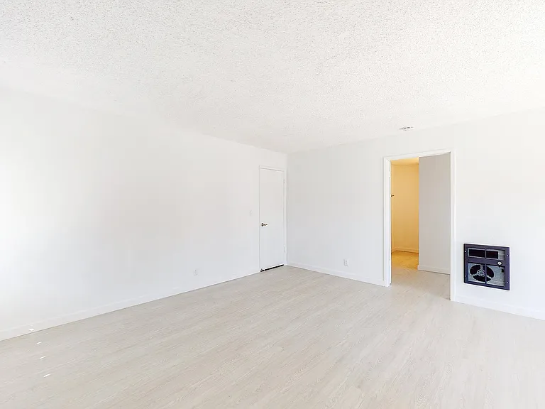 Saddleback Ranch Apartments — Photo 26