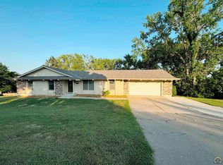 2254 SW Llandovery Ln, Topeka, KS 66614