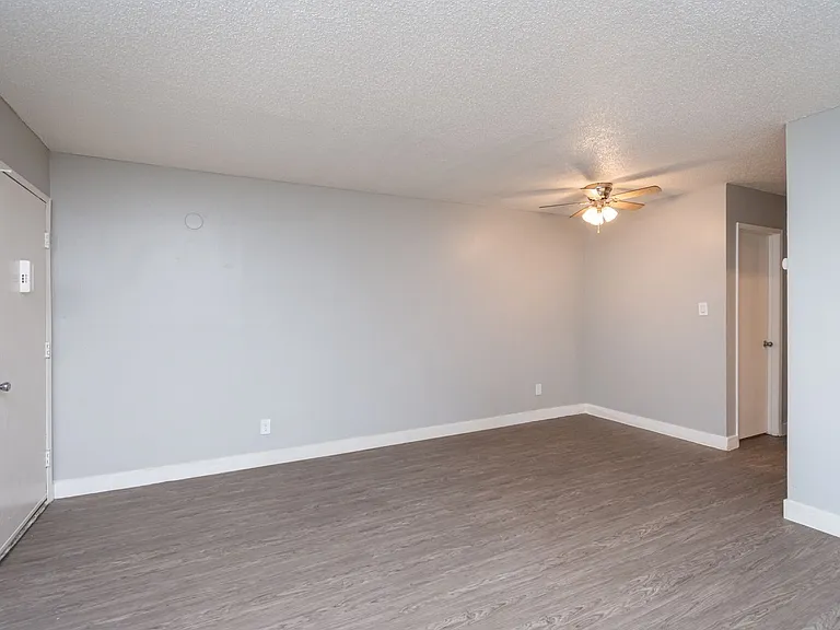 Tuscana Court Apartments — Photo 35