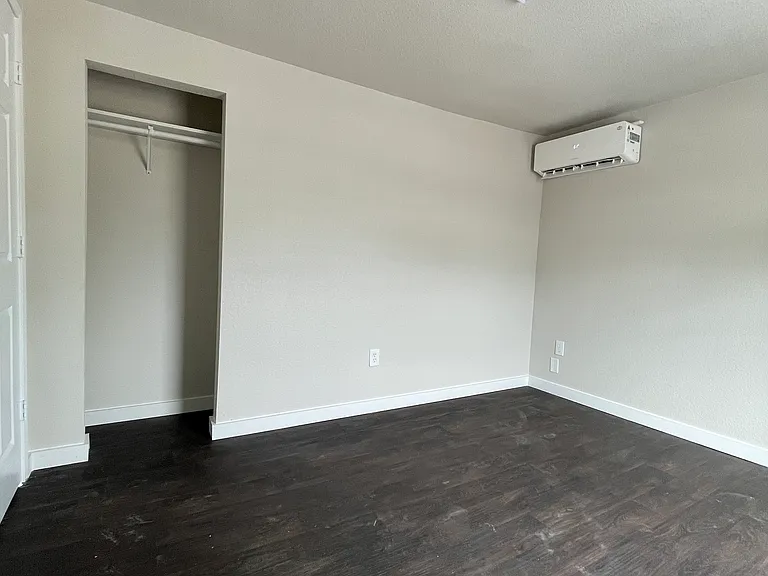 307 E Good St #B — Photo 9