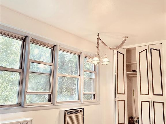 3rd image of 150 E 37th St APT 4C