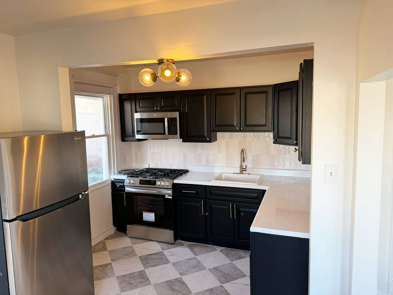 3 bed, 1616 sqft, $2,200 — Photo 1