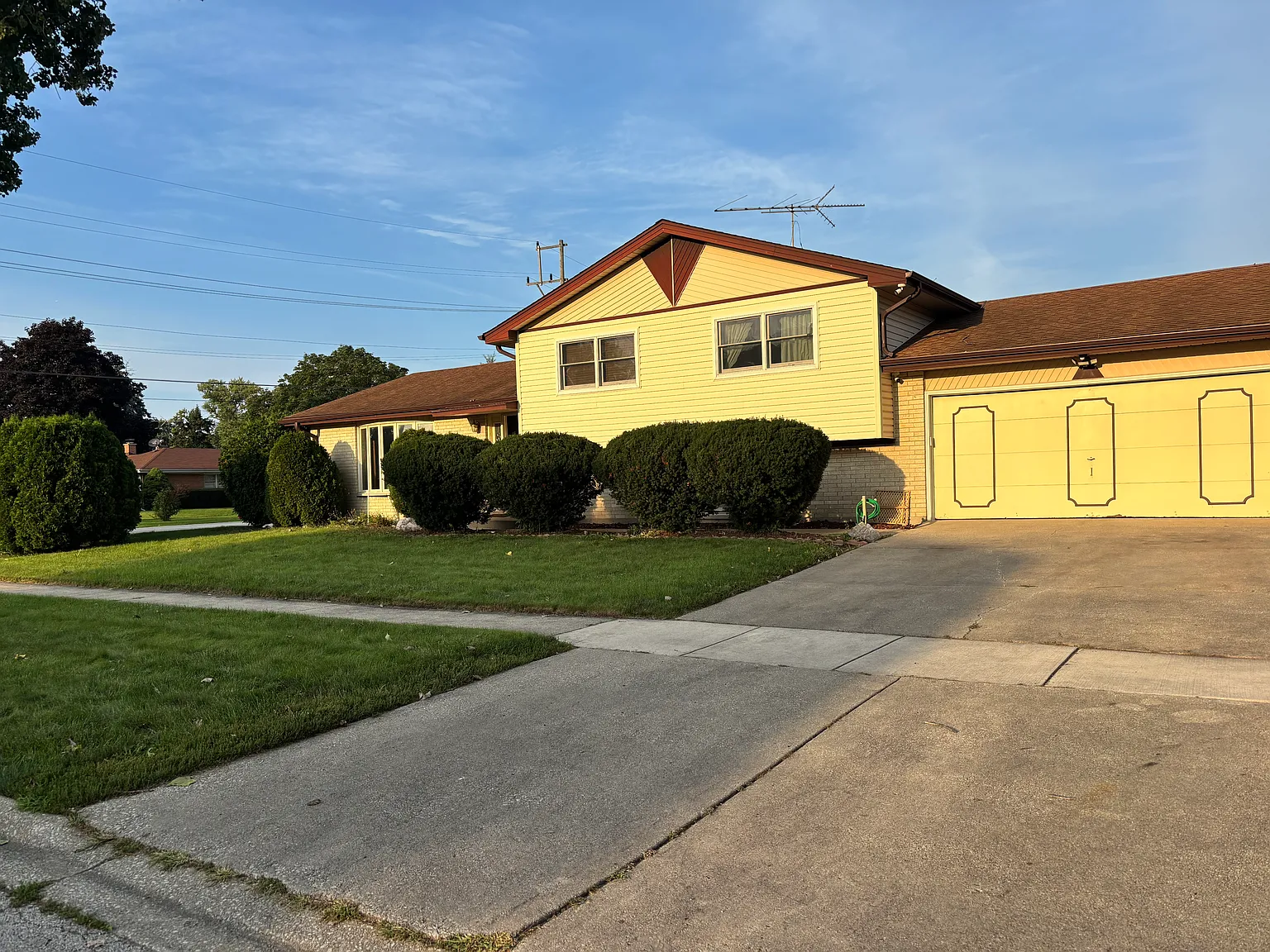 4 bed, 2000 sqft, $3,500 — Photo 1