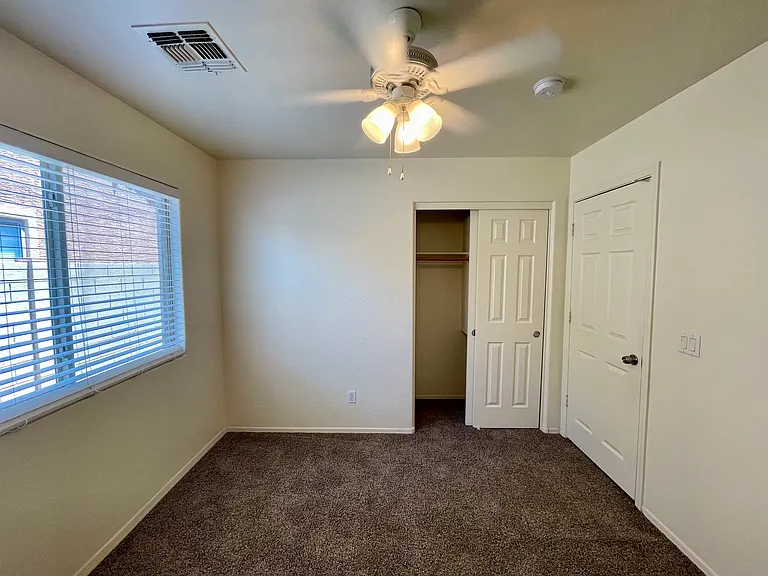 25853 W Elizabeth Ave — Photo 13