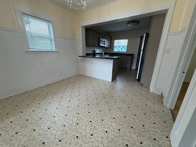 1626 Stoughton Ave — Photo 17