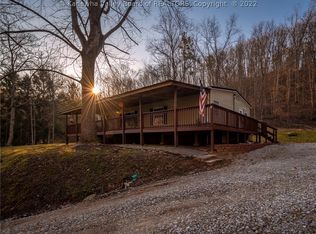 1118 Tacketts Branch Rd, Hurricane, WV 25526