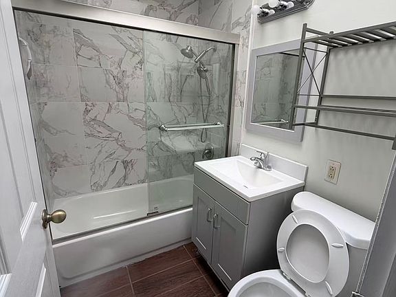 3rd image of 13675 Prospect Rd