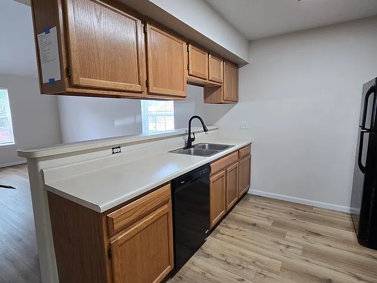 301-303 Dorothy Dean Dr — Photo 3