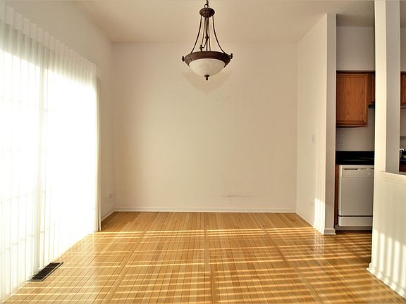 5th image of 845 Stuarts Dr