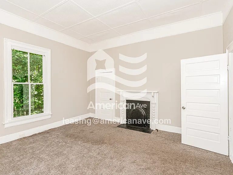 1528140_005_living_room_6.jpg