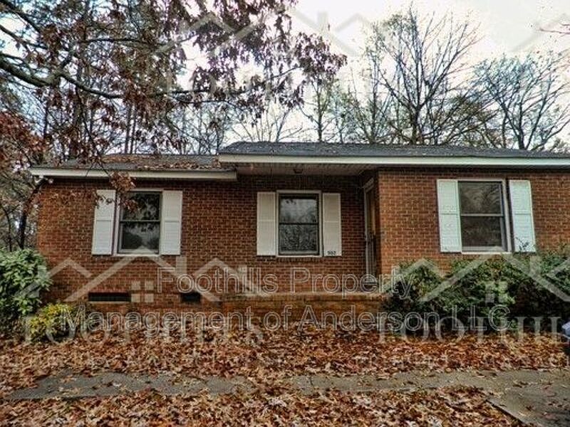 1st image of 502 Woodcrest Dr