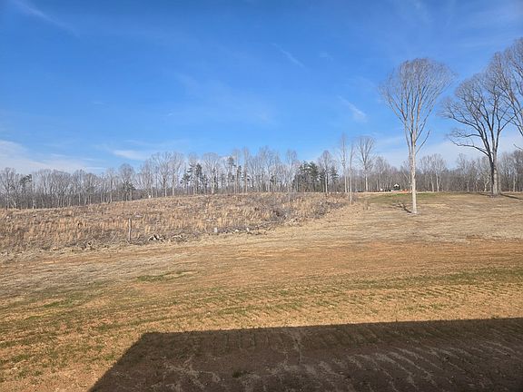 4th image of 696 Green Bay Rd