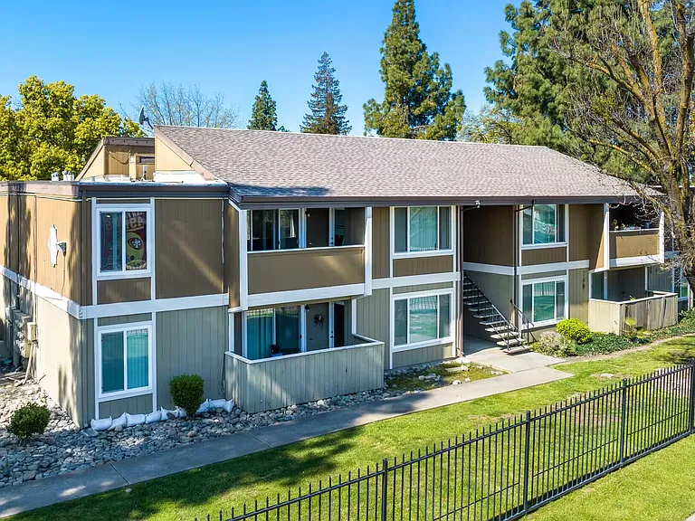 Polo Run Apartments — Photo 14