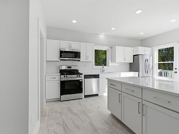 3rd image of 7 Myrtle St
