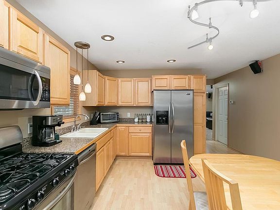 3rd image of 1009 Stryker Ave