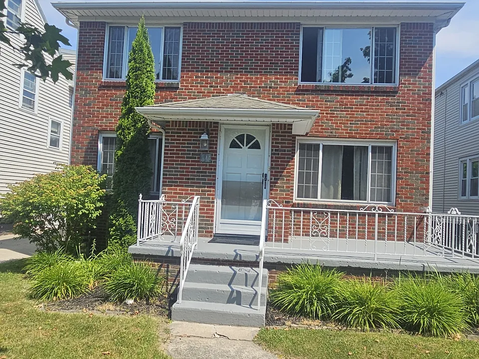 38 Delham Ave #2