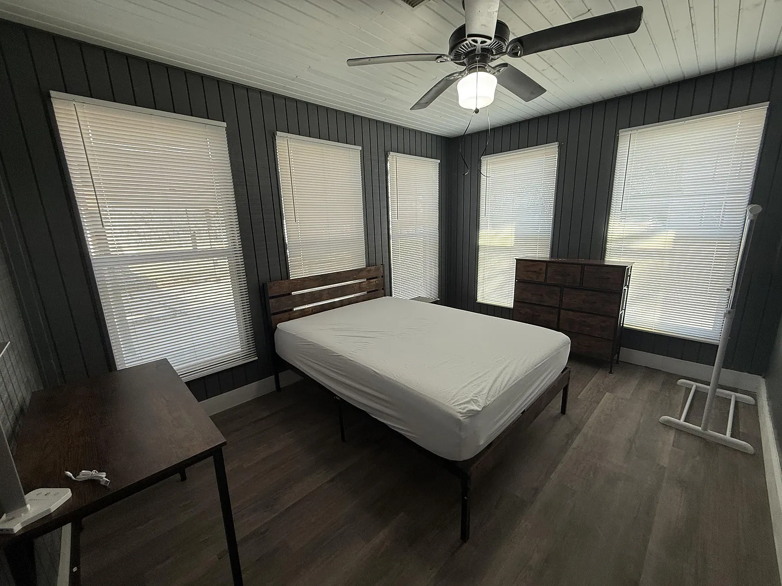 4 bed, 2.0 bath, 2000 sqft, $797 — Photo 1