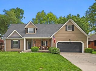 528 NE Victoria Dr, Lees Summit, MO 64086