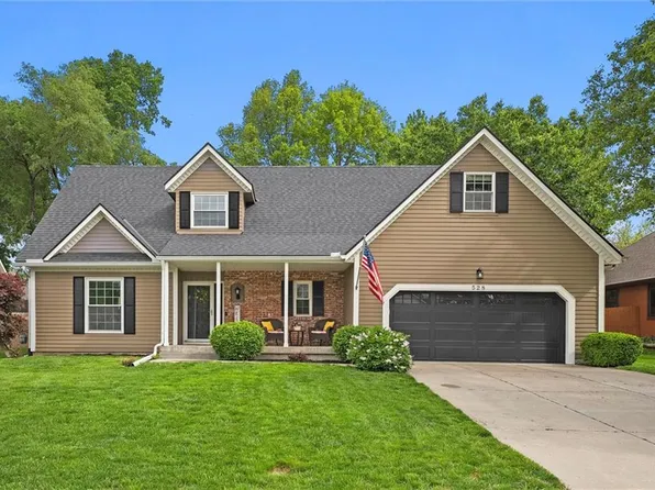 528 NE Victoria Dr, Lees Summit, MO 64086