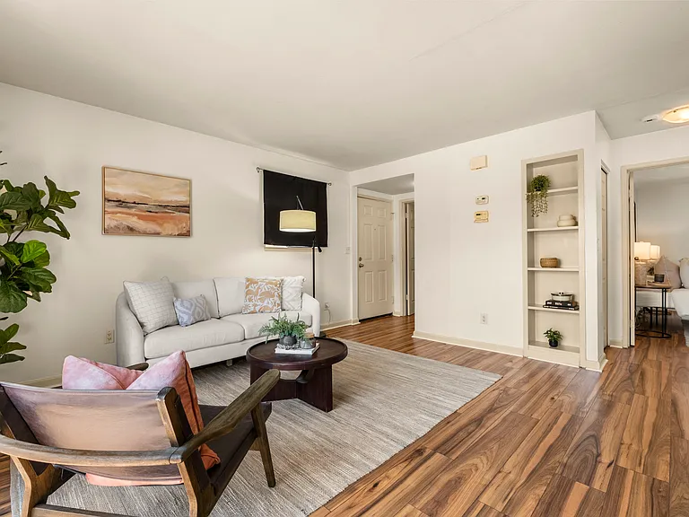 2520 Walters Way #10 — Photo 2