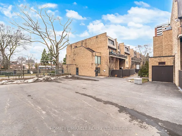 140 Ling Rd #103, Toronto, ON M1E 4V9