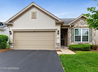 2815 Beacon Point Cir, Elgin, IL 60124